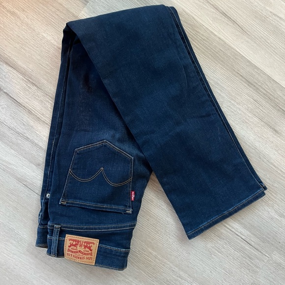 High Rise Skinny Levies - Picture 5 of 5